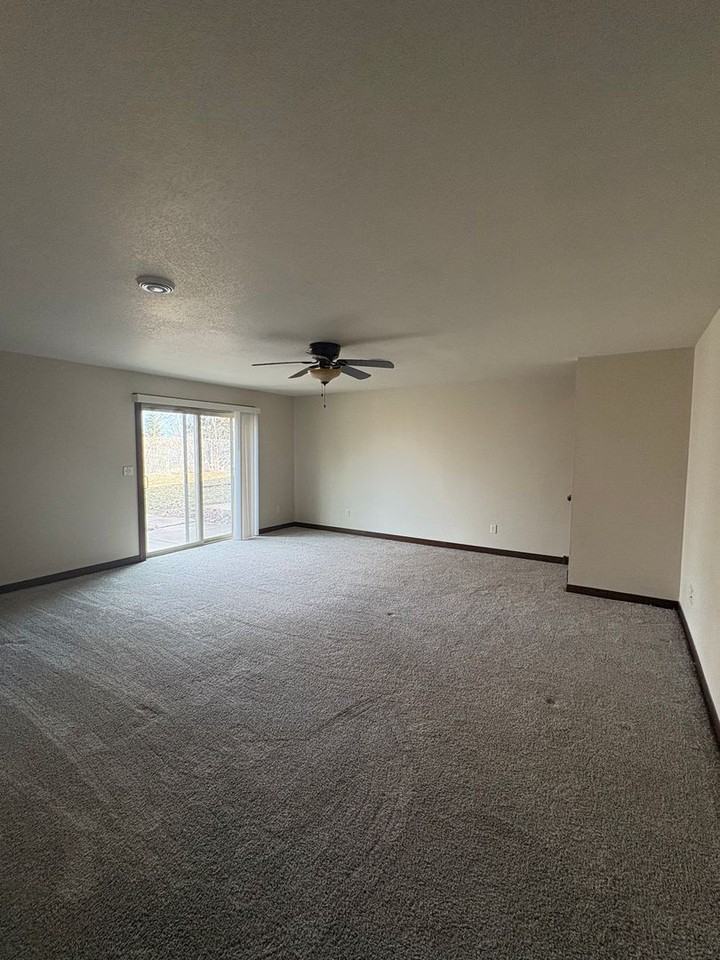 3266 White Oak Ln - Photo 4 of 12