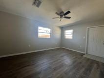 1712 W House St #B - Photo 1 of 1