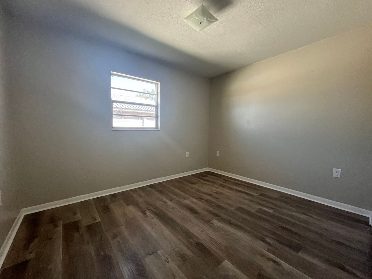 1712 W House St #B - Photo 7 of 7