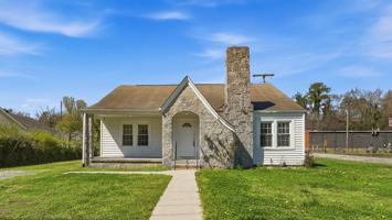 featured image of 2209 Lyndon Ave