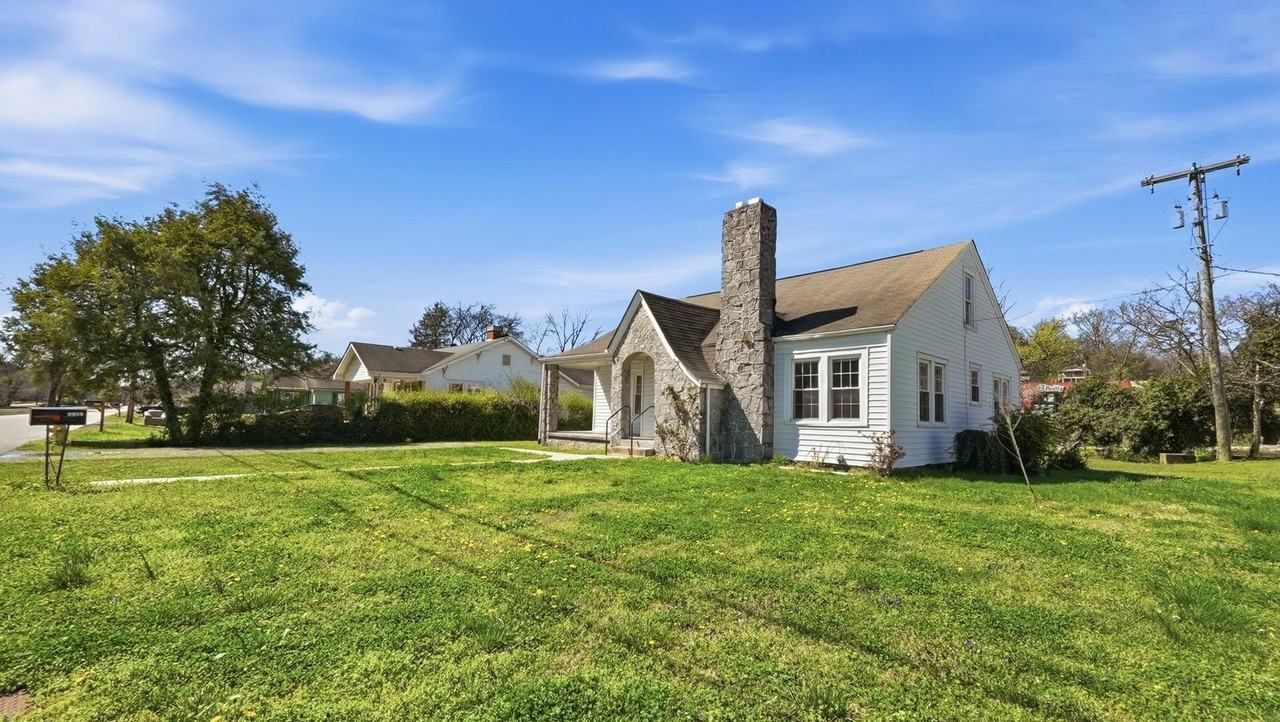 2209 Lyndon Ave - Photo 2 of 15