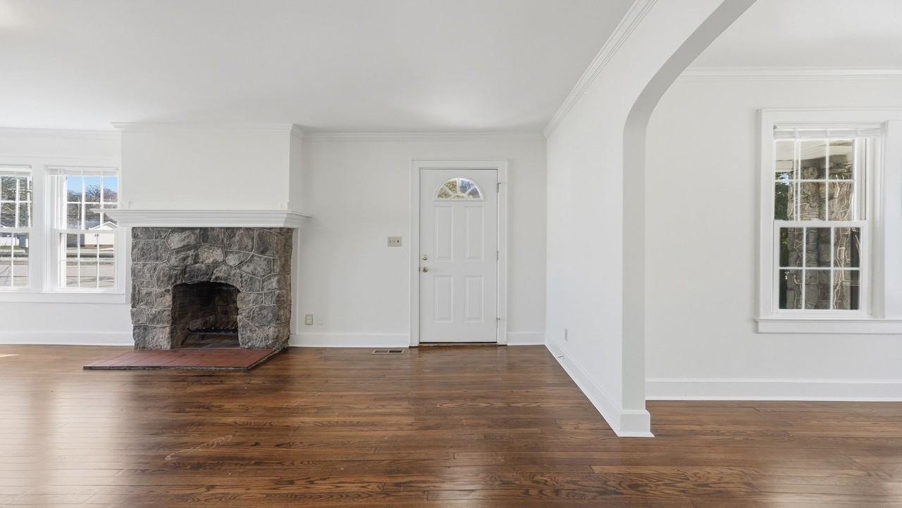 2209 Lyndon Ave - Photo 4 of 15