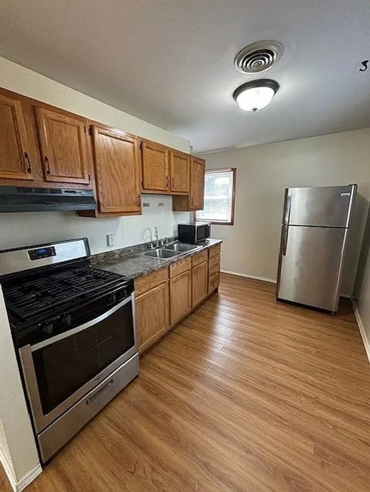 1324 Fairlawn Dr - Photo 2 of 8