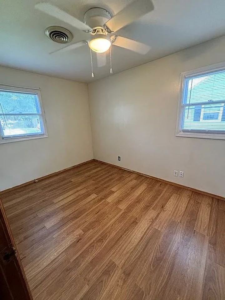 1324 Fairlawn Dr - Photo 4 of 8