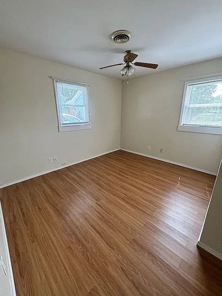 1324 Fairlawn Dr - Photo 5 of 8