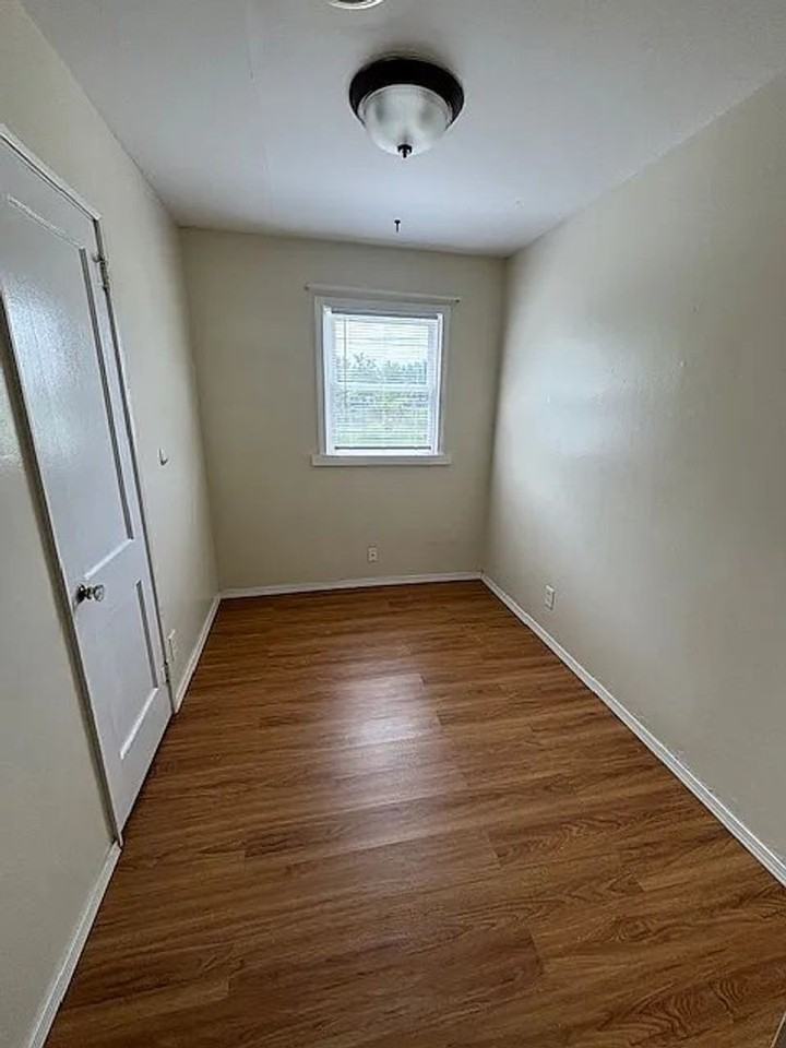 1324 Fairlawn Dr - Photo 6 of 8