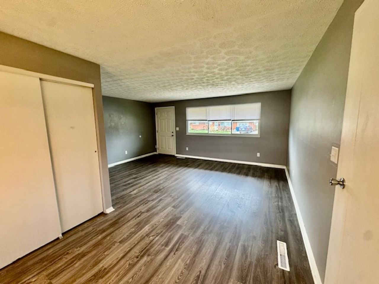 5784 Traymore Dr - Photo 3 of 21