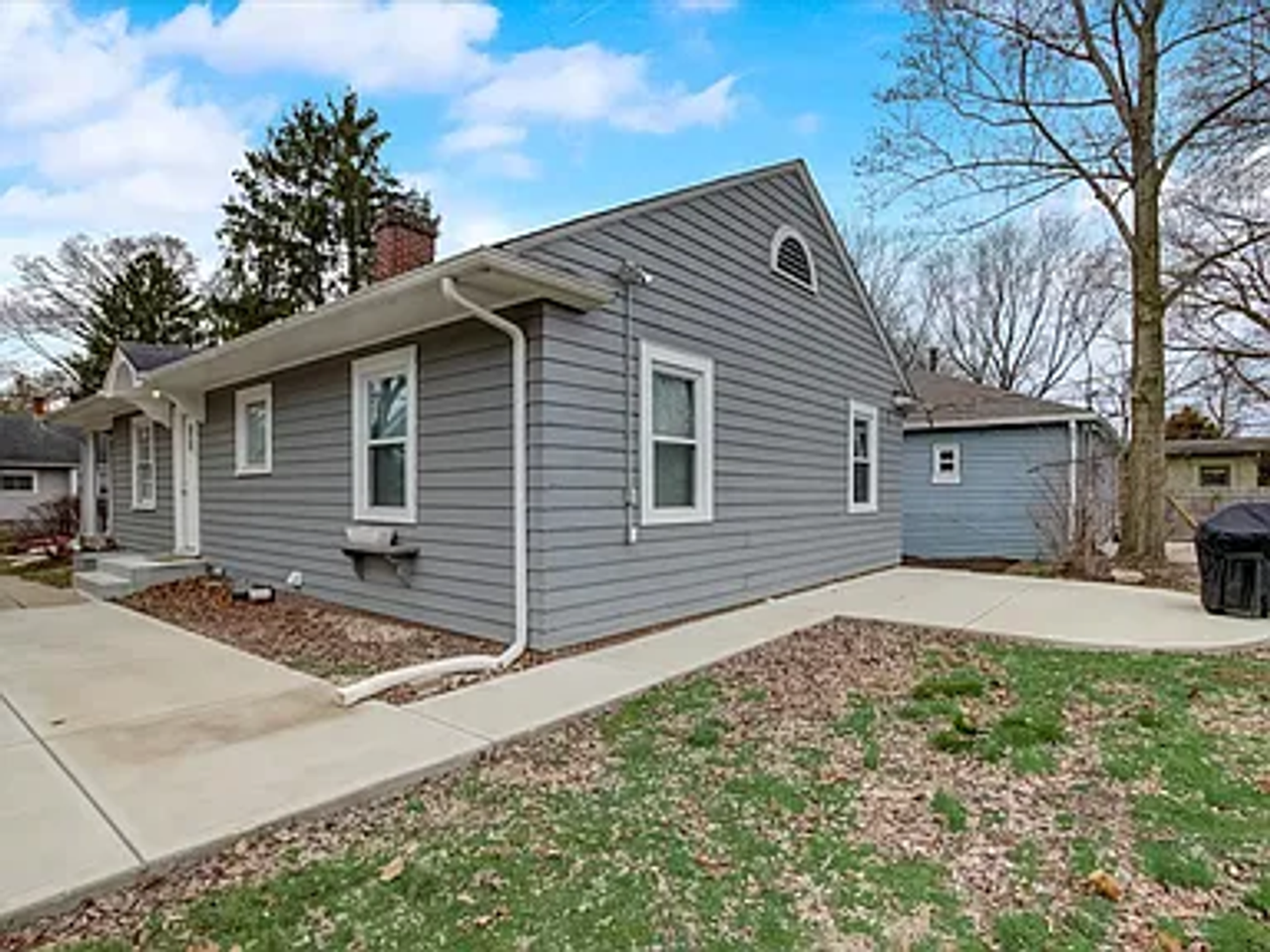 528 W 43rd St - Photo 2 of 22