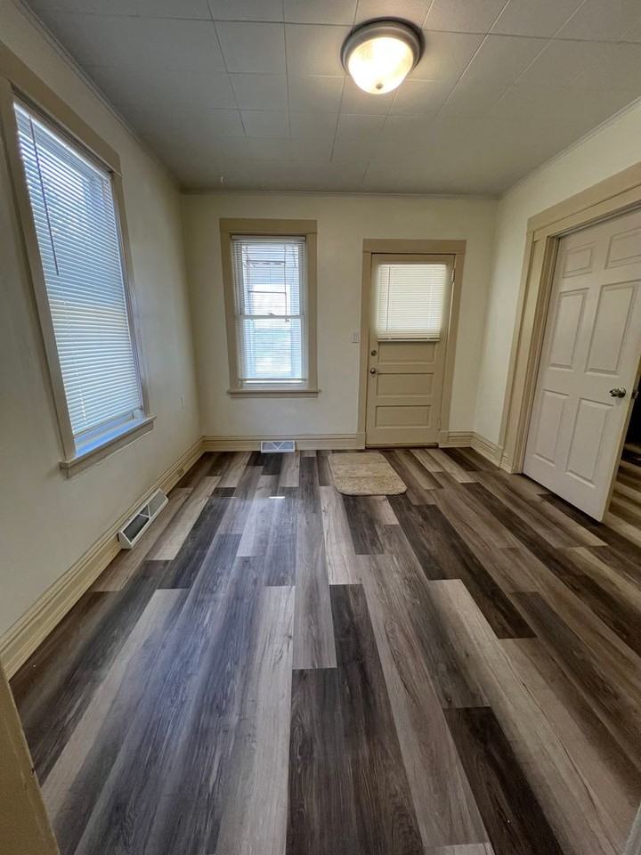 3711 W 4th St - Photo 2 of 26