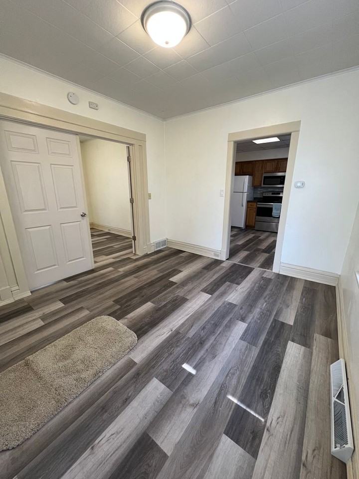 3711 W 4th St - Photo 3 of 26