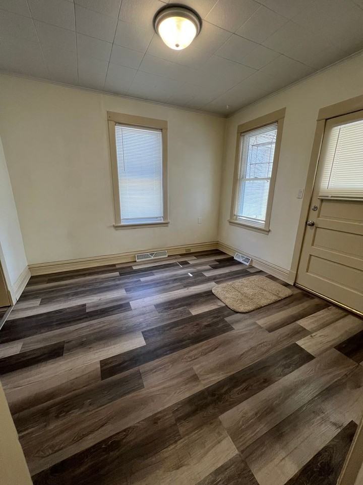 3711 W 4th St - Photo 4 of 26