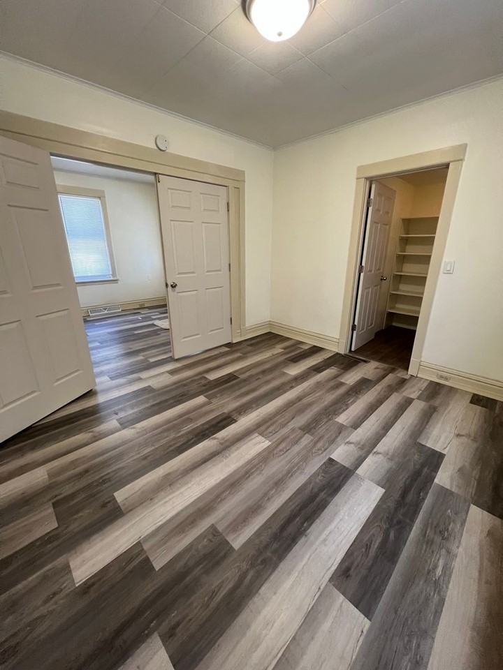 3711 W 4th St - Photo 6 of 26