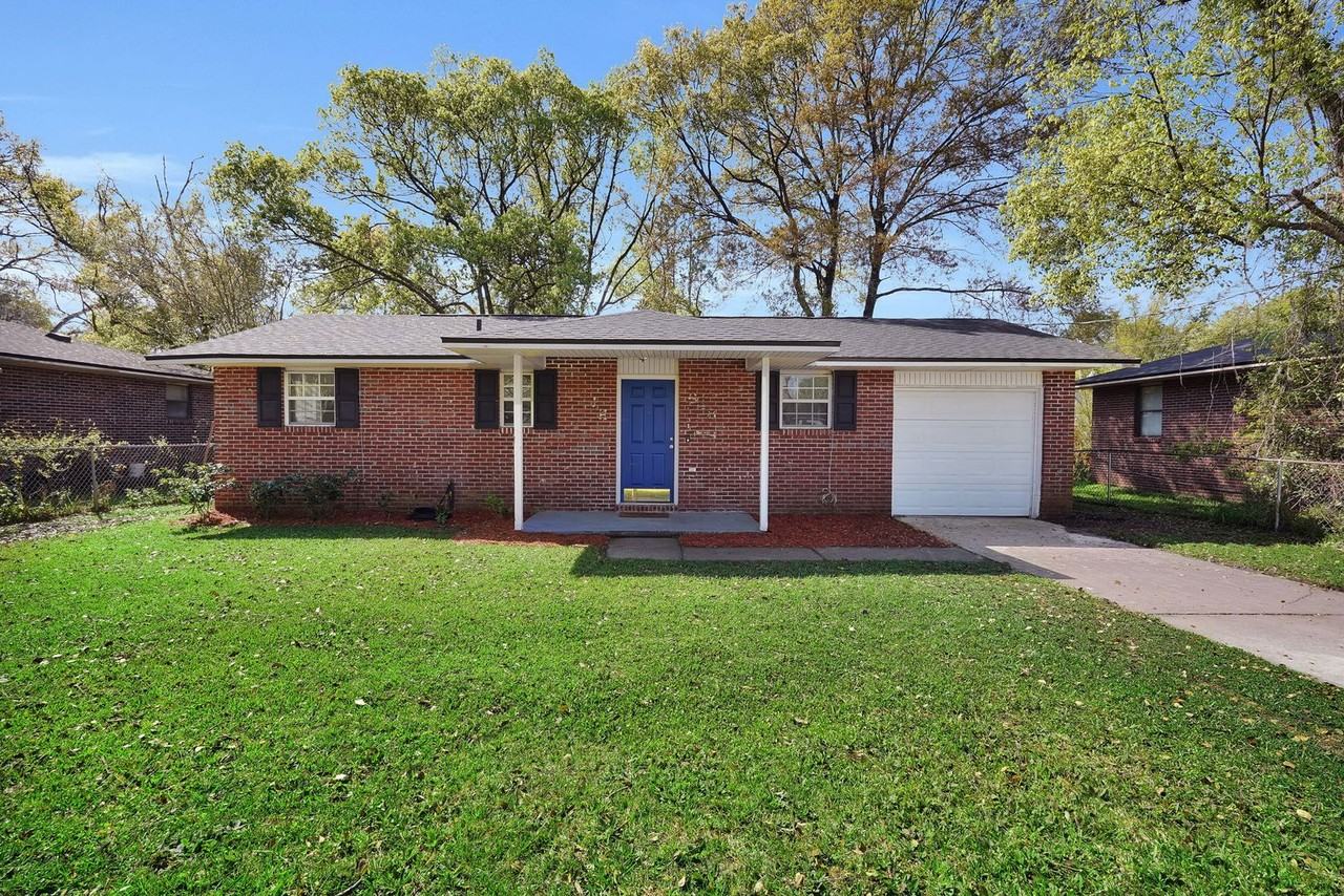 648 Oliver St W - Photo 2 of 21