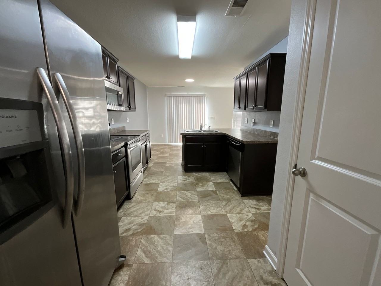 204 Taylors Landing Ave - Photo 3 of 35