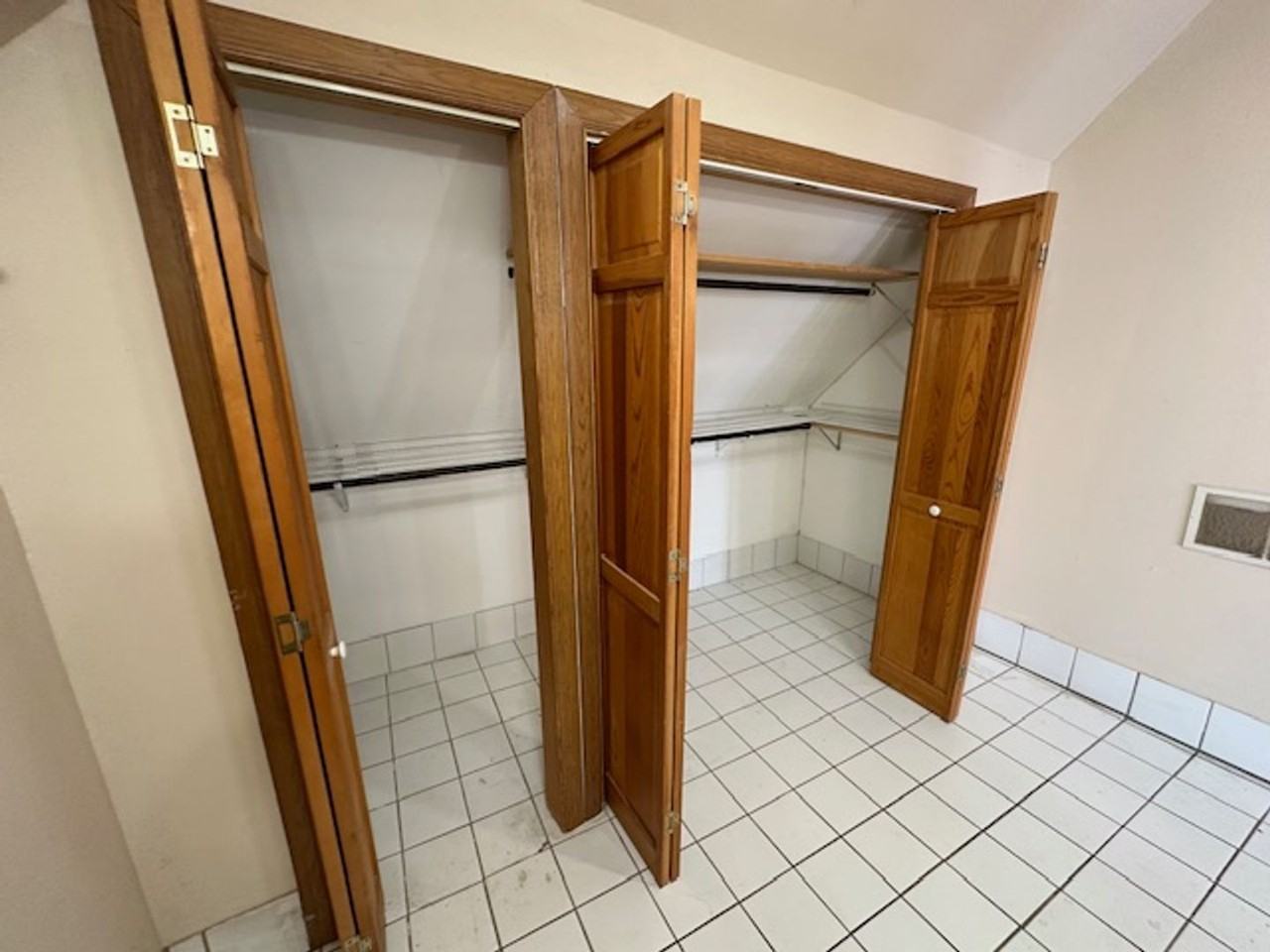 600 W High St - Photo 2 of 12