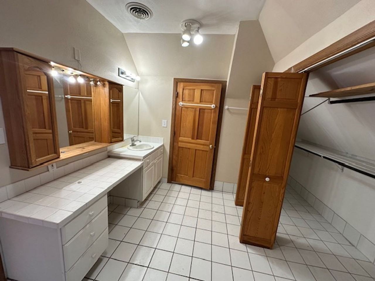 600 W High St - Photo 4 of 12