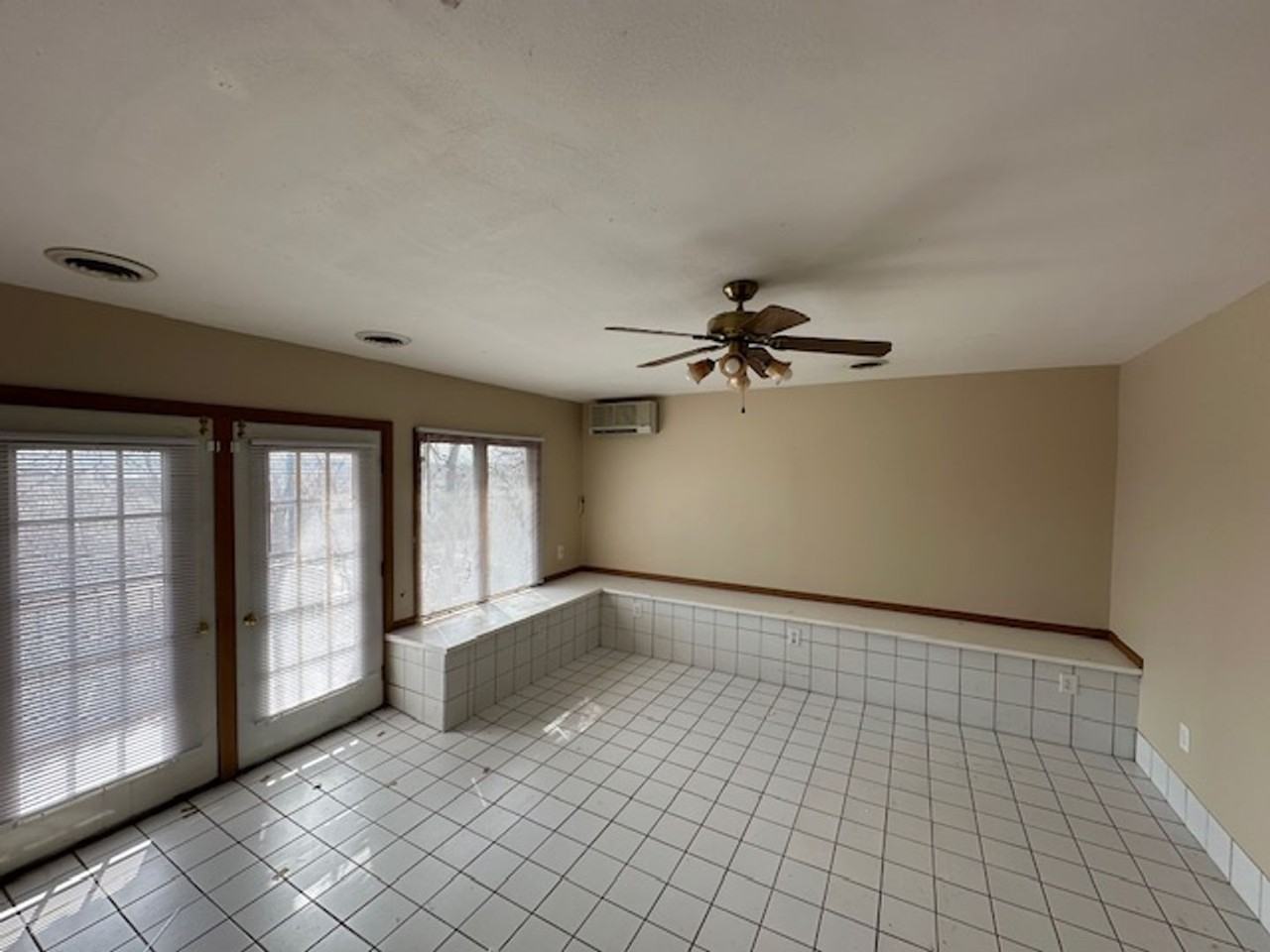 600 W High St - Photo 5 of 12