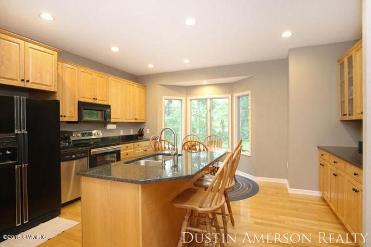 7799 Abby Ln Se - Photo 3 of 39