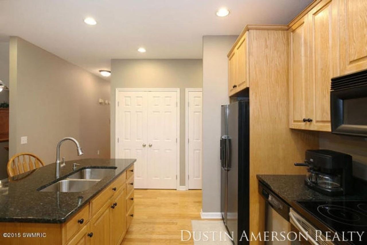 7799 Abby Ln Se - Photo 6 of 39