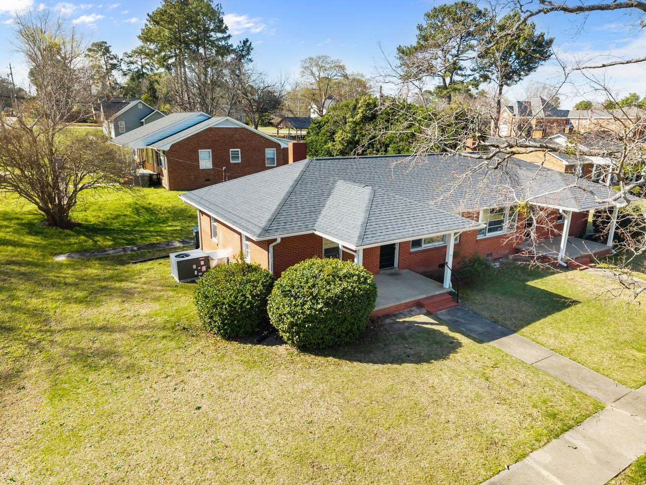 1208 S 9th St - Photo 4 of 38