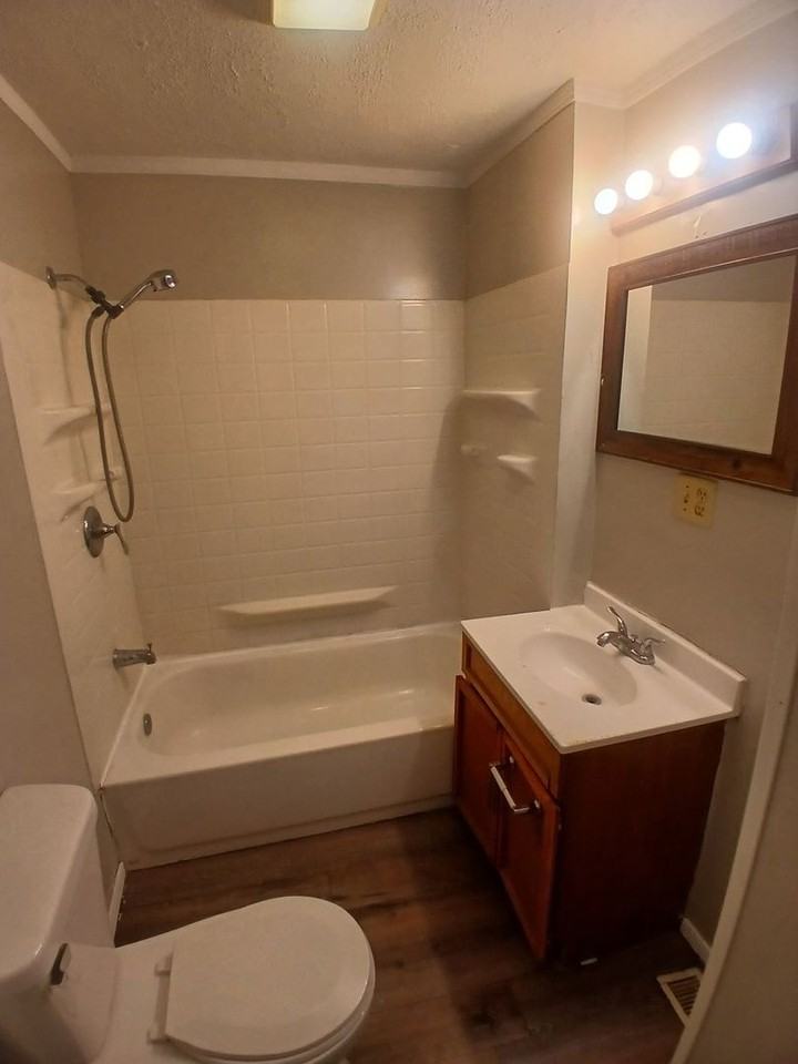 1517 S Franklin St - Photo 2 of 11