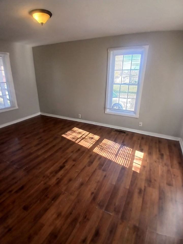 1517 S Franklin St - Photo 5 of 11