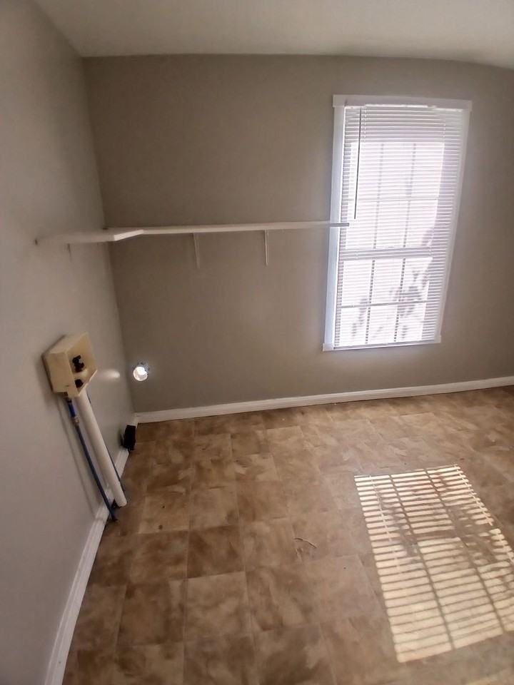 1517 S Franklin St - Photo 6 of 11