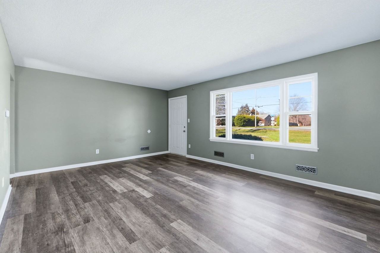 7102 Saint Joe Rd - Photo 2 of 31