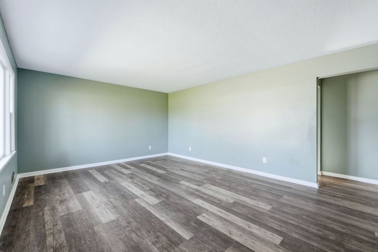 7102 Saint Joe Rd - Photo 3 of 31