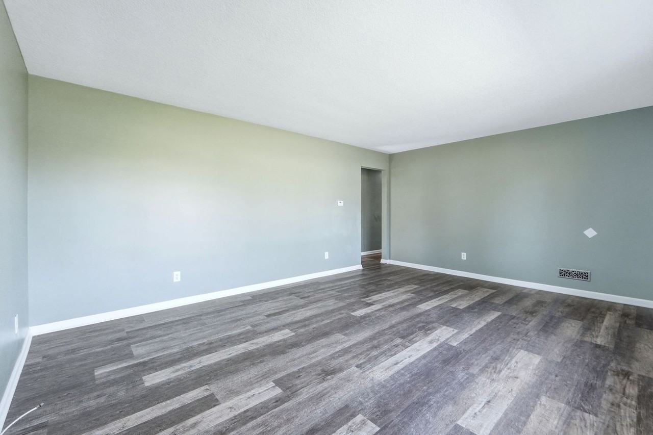 7102 Saint Joe Rd - Photo 4 of 31