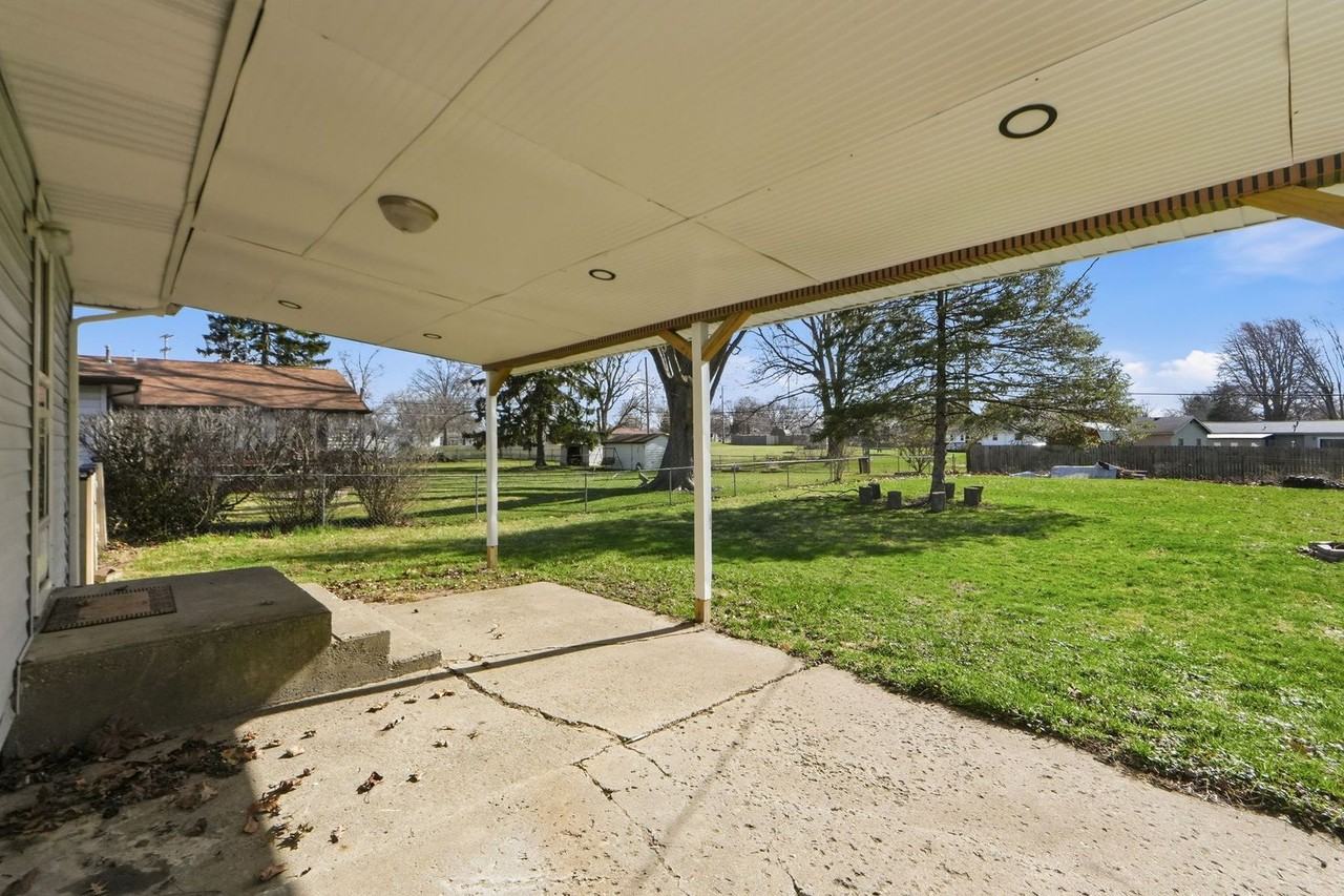 7102 Saint Joe Rd - Photo 7 of 31