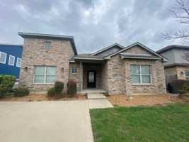 featured image of 2806 Gordon Ave