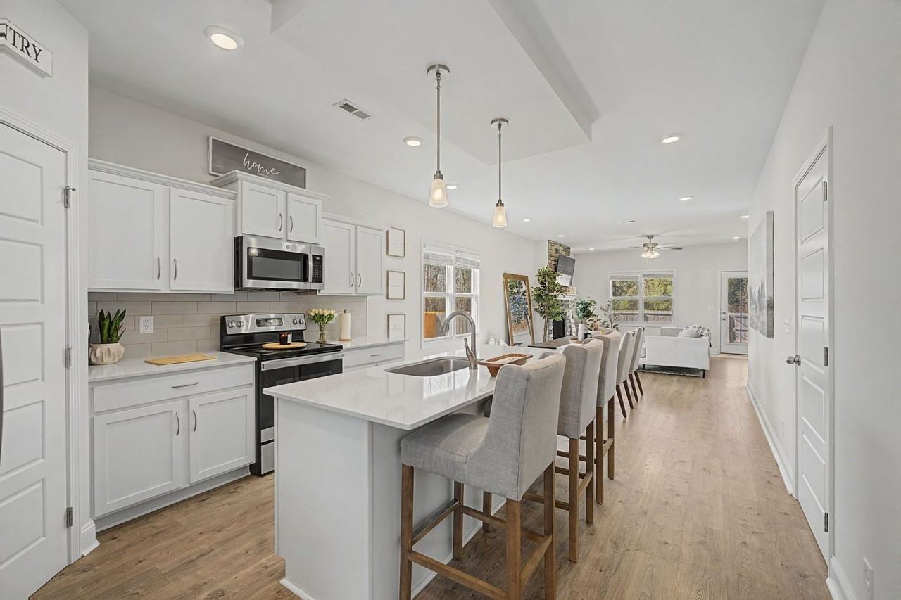 2138 Ireland Way - Photo 6 of 30