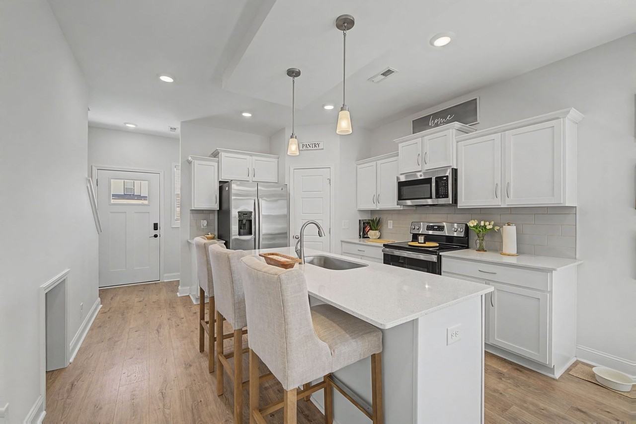 2138 Ireland Way - Photo 7 of 30