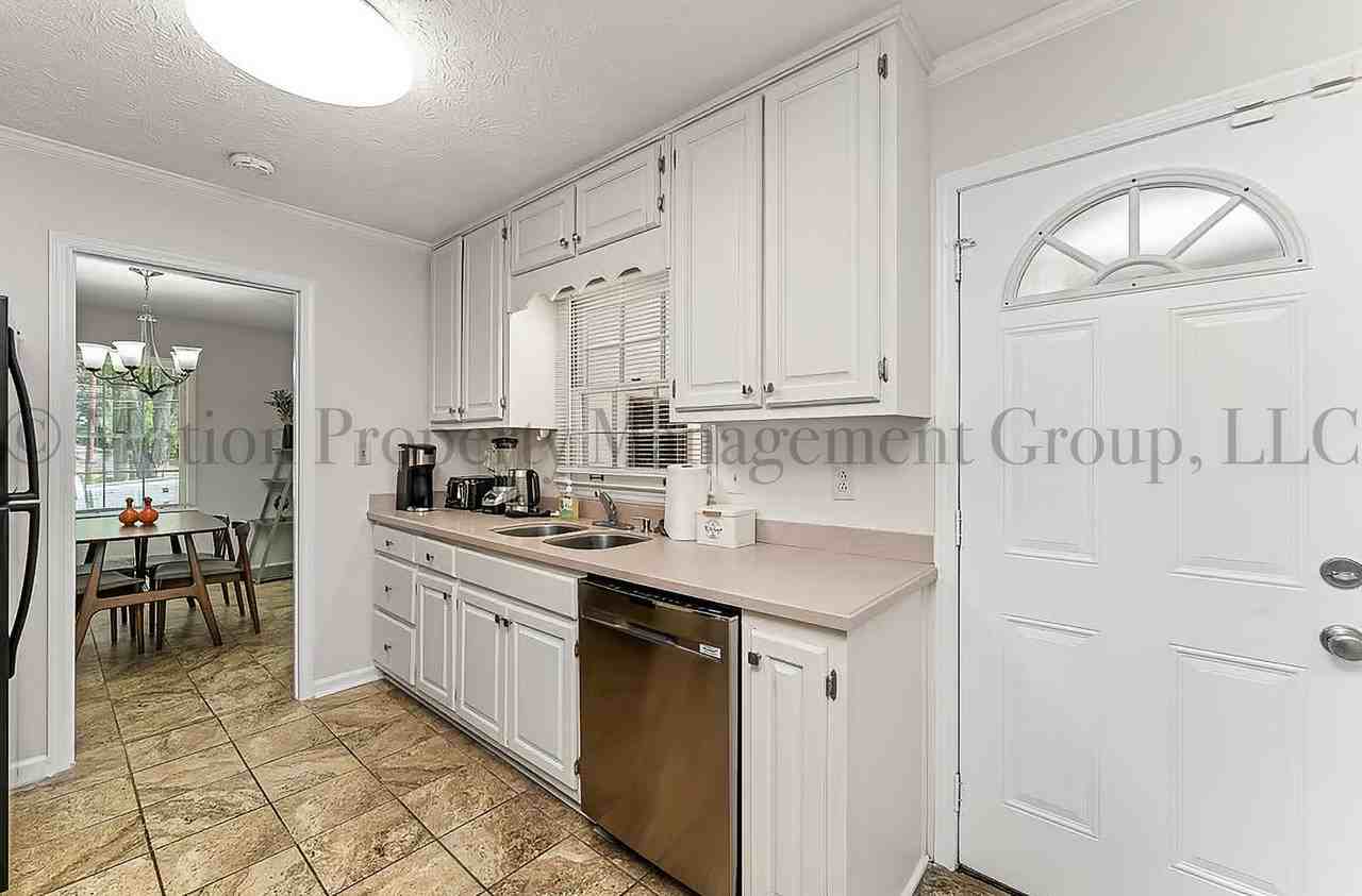 1532 Olivet Ct - Photo 4 of 20