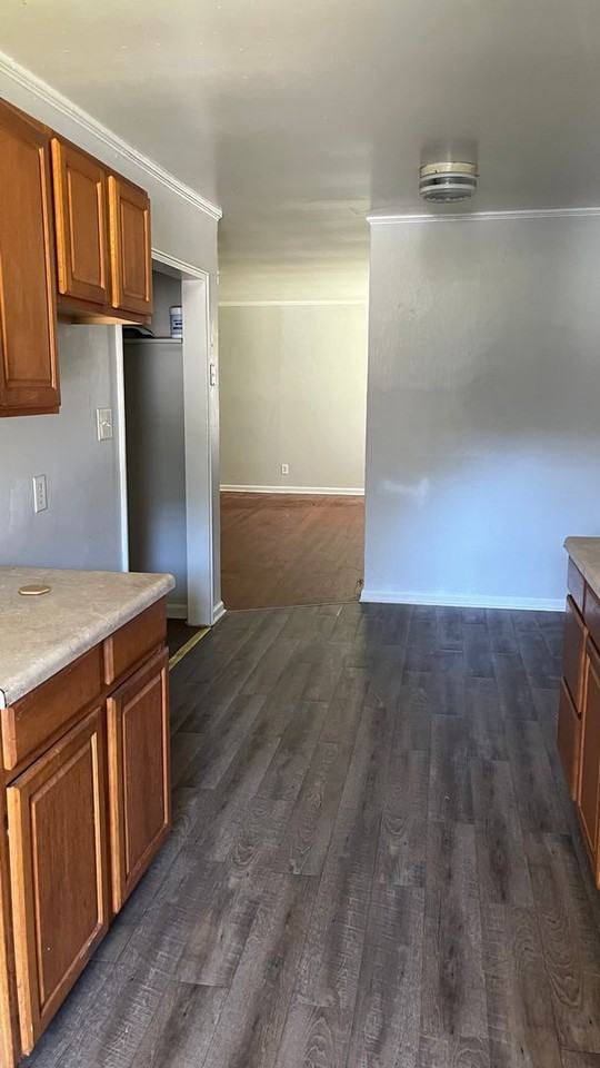 504 Dixon St - Photo 4 of 12