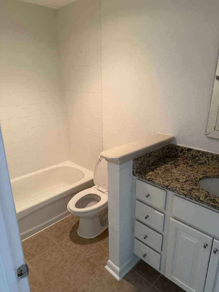 271 Alexandra Dr - Photo 4 of 10