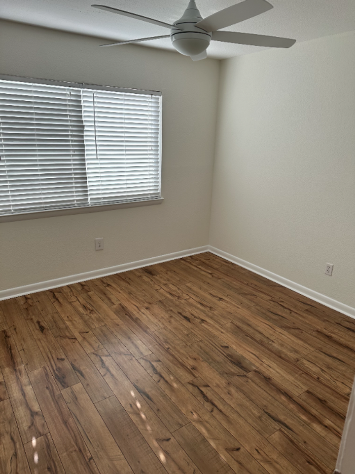 271 Alexandra Dr - Photo 6 of 10