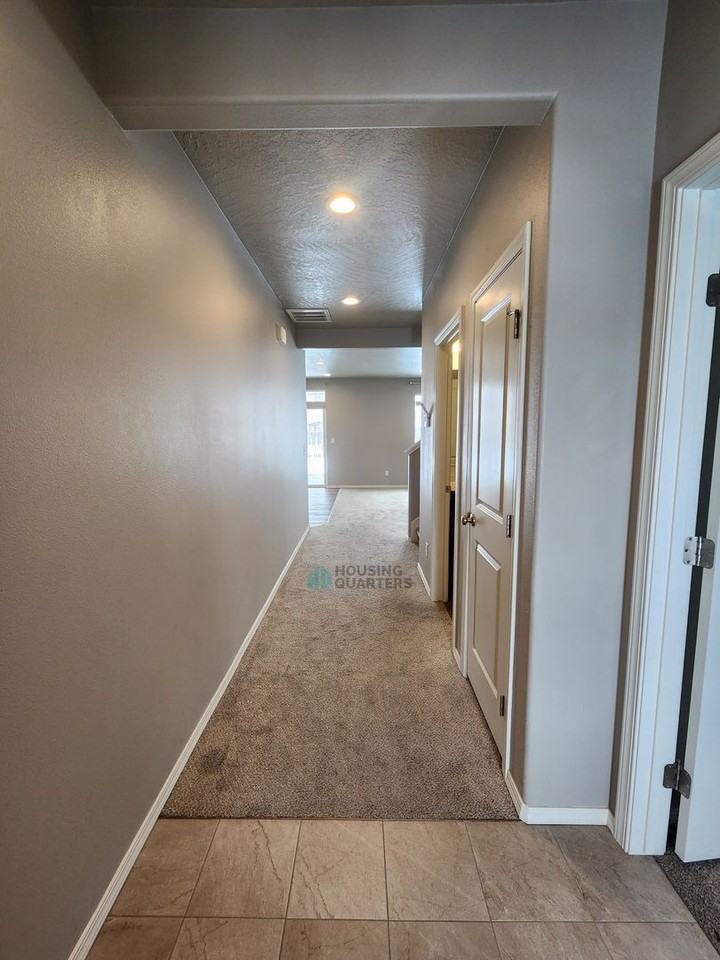 209 S Lawson St - Photo 2 of 27