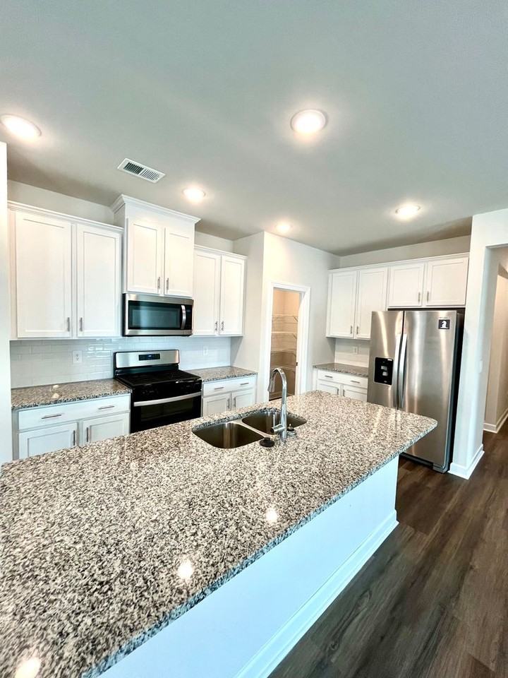 503 Yellowstone Trl - Photo 5 of 30