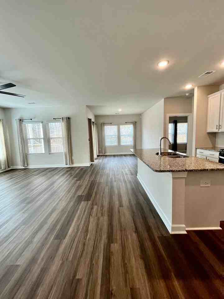 503 Yellowstone Trl - Photo 7 of 30