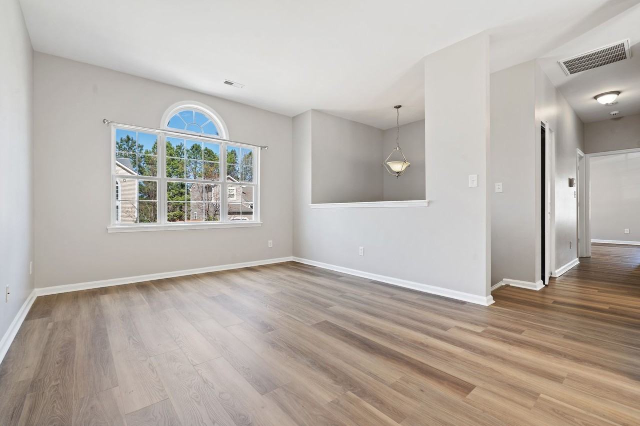 426 Hanson Rd - Photo 2 of 23