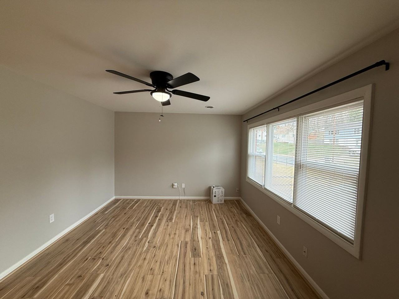 1411 Harrison St - Photo 3 of 44