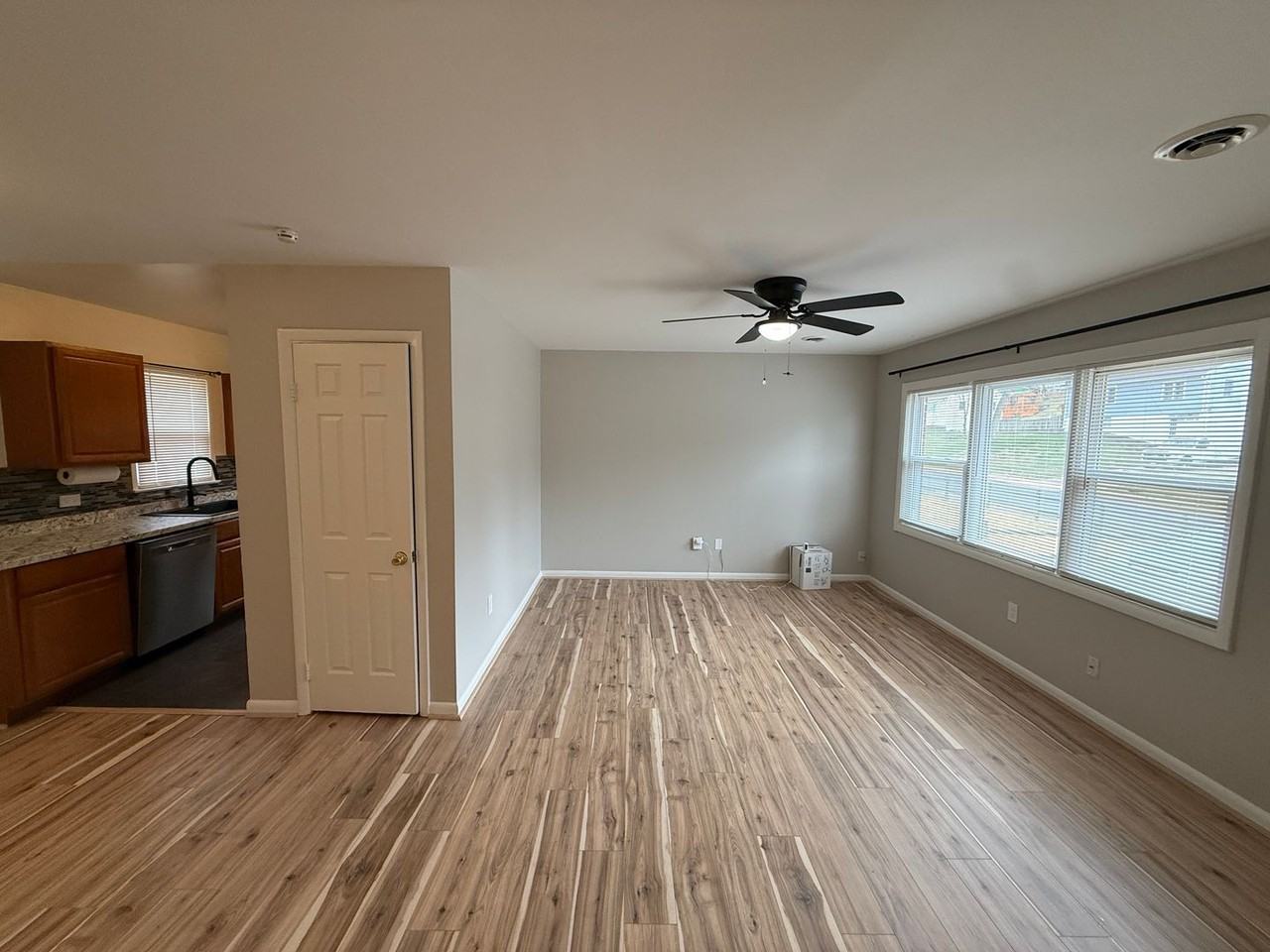 1411 Harrison St - Photo 4 of 44