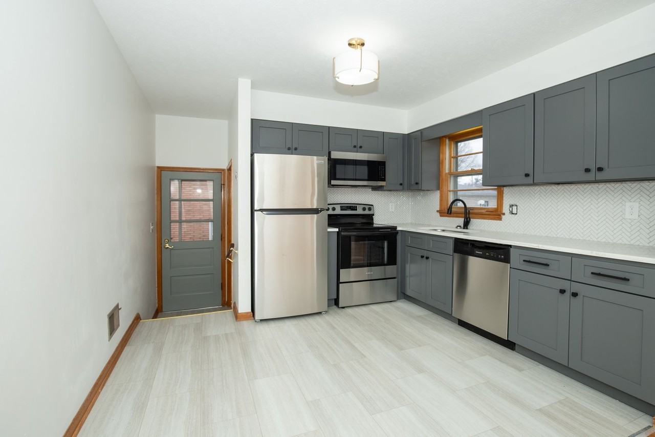 2008 Foxhurst Dr - Photo 3 of 17