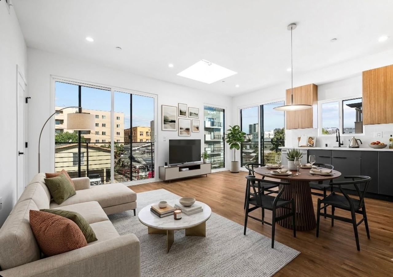 926 S Harvard Blvd - Photo 2 of 21