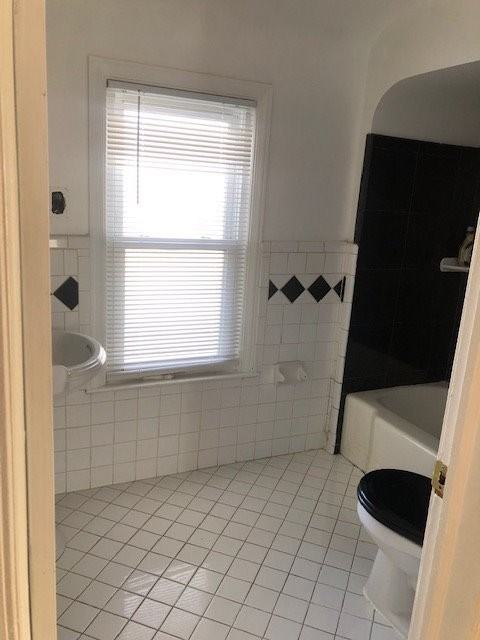 19451 Sorrento St - Photo 3 of 8