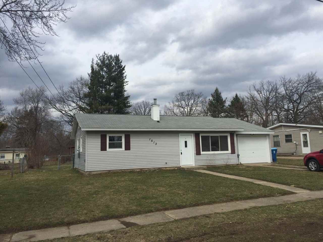 1513 Seville Ave - Photo 3 of 23