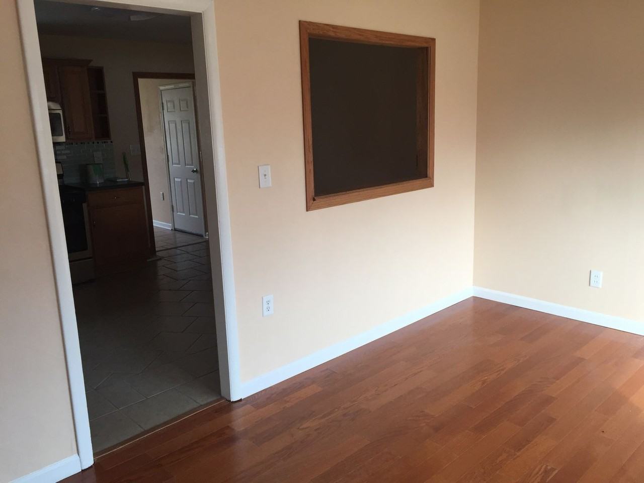 1513 Seville Ave - Photo 5 of 23