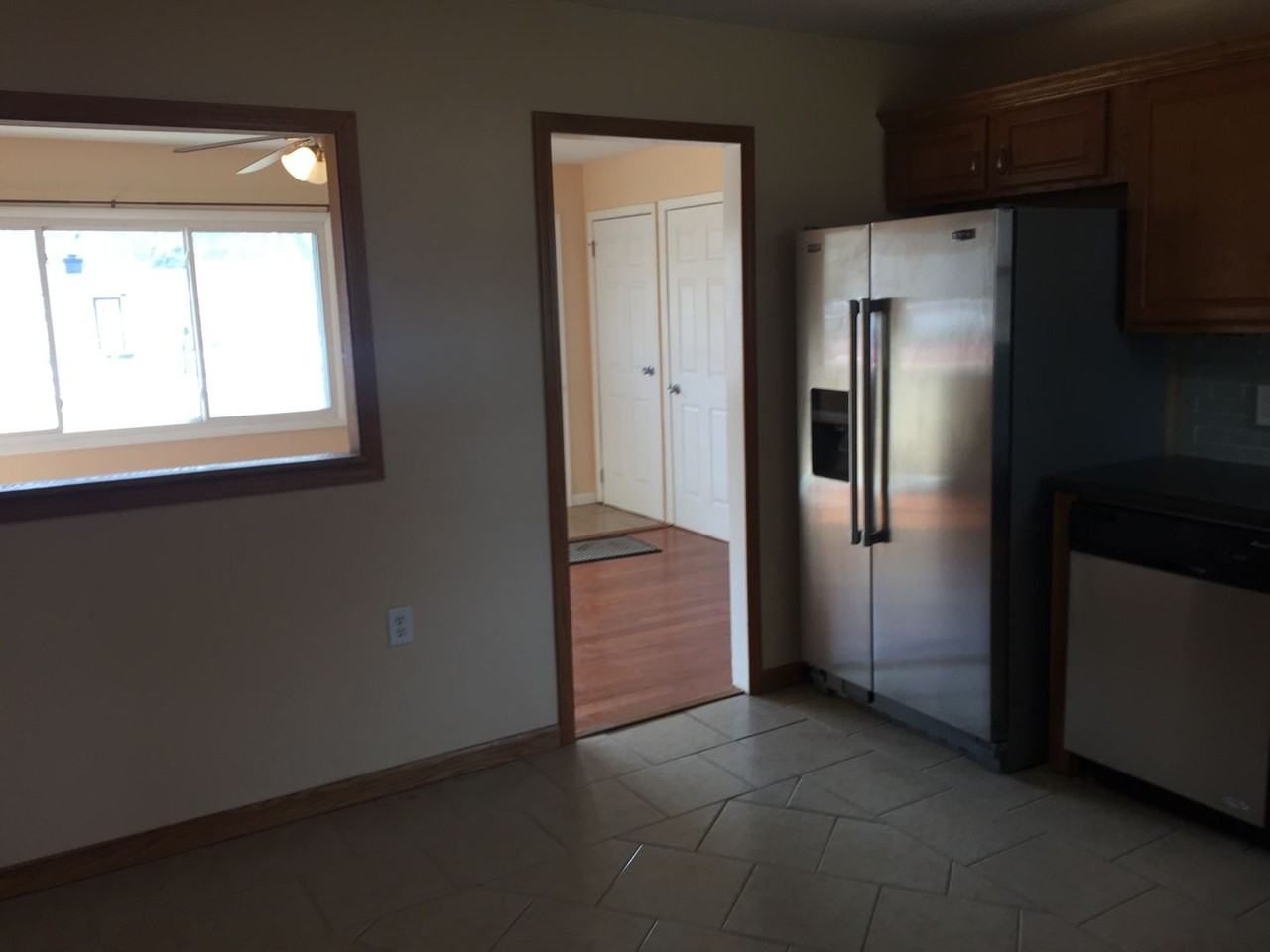 1513 Seville Ave - Photo 7 of 23